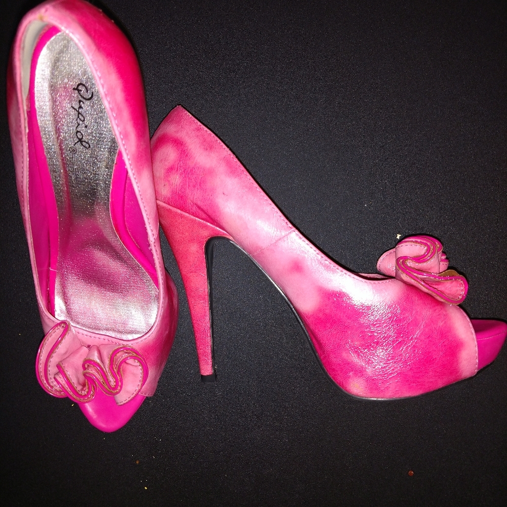 Hot Pink Ruffle Accent Stilettos Color Fade Sz 9
